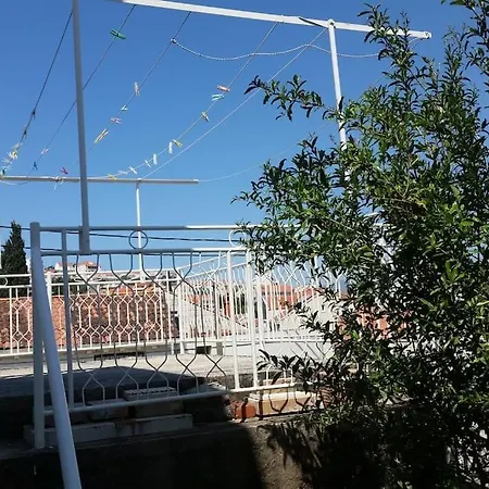 Anka - Terrace / Next To The *